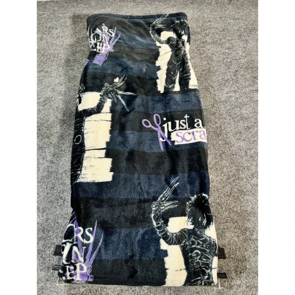 Edward Scissorhands Plush Throw Blanket 50x70 Super Soft Goth Halloween NWT